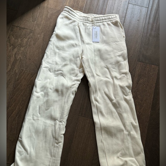NWT! Reformation Wide Legged Sweatpant in Vintage White XS - Picture 5 of 6